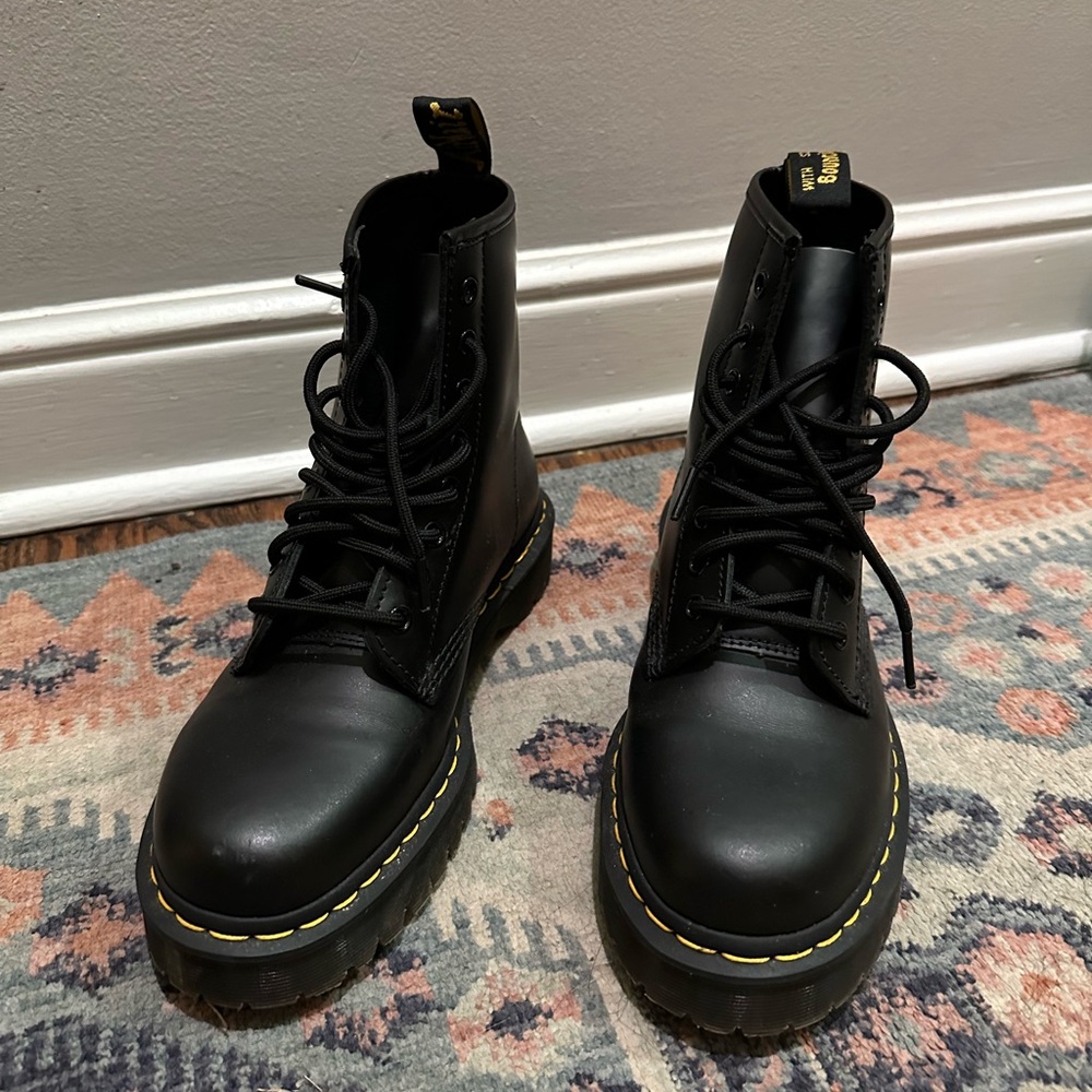 Dr. Martens SMOOTH LEATHER LACE UP BOOTS